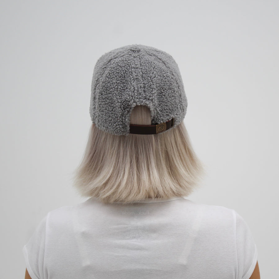 Grey Sherpa “fuck la mode” cap with the “fuck la mode” logo in white — streetwear clothing from Québec City.