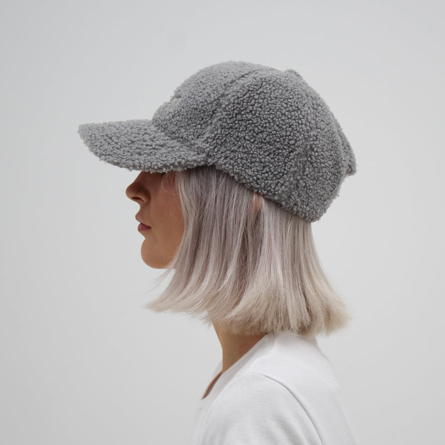 Grey Sherpa “fuck la mode” cap with the “fuck la mode” logo in white — streetwear clothing from Québec City.