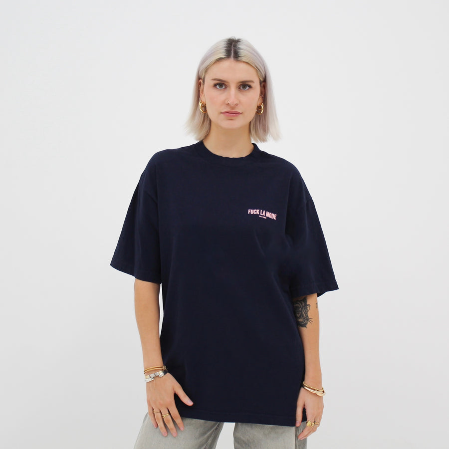 Navy oversized classic t-shirt with the “fuck la mode” logo in pink — streetwear clothing from Québec City.
