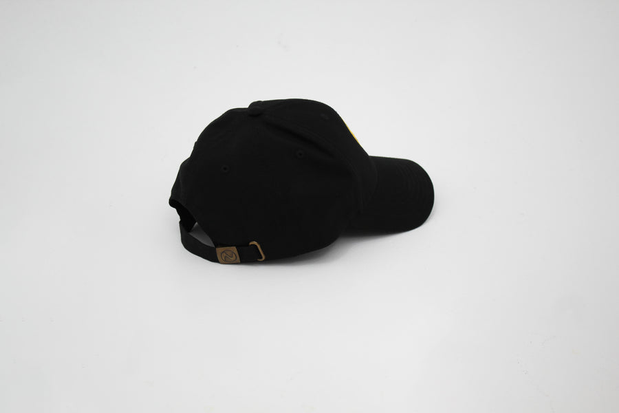 Black trucker hat with a yellow smiley face “fuck la mode” — streetwear clothing from Québec City.