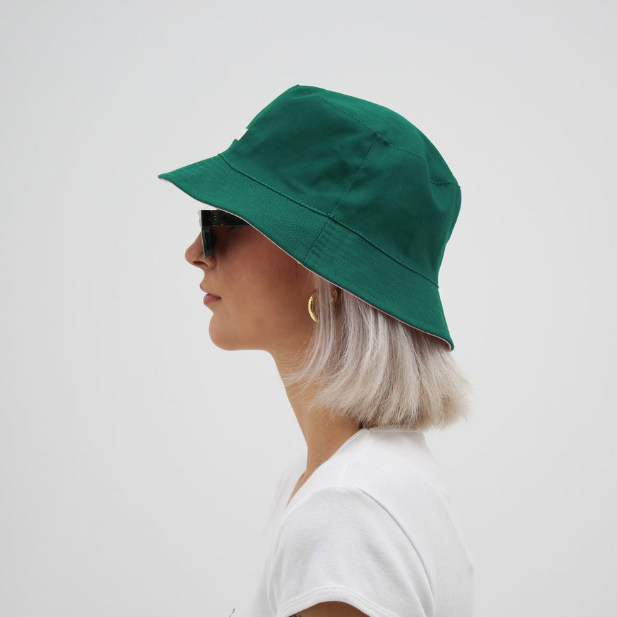 Reversible green and pink bucket hat with the “fuck la mode” logo — streetwear clothing from Québec City.